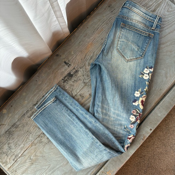 Driftwood Jackie floral embroidered jeans | size 26 - Picture 4 of 6